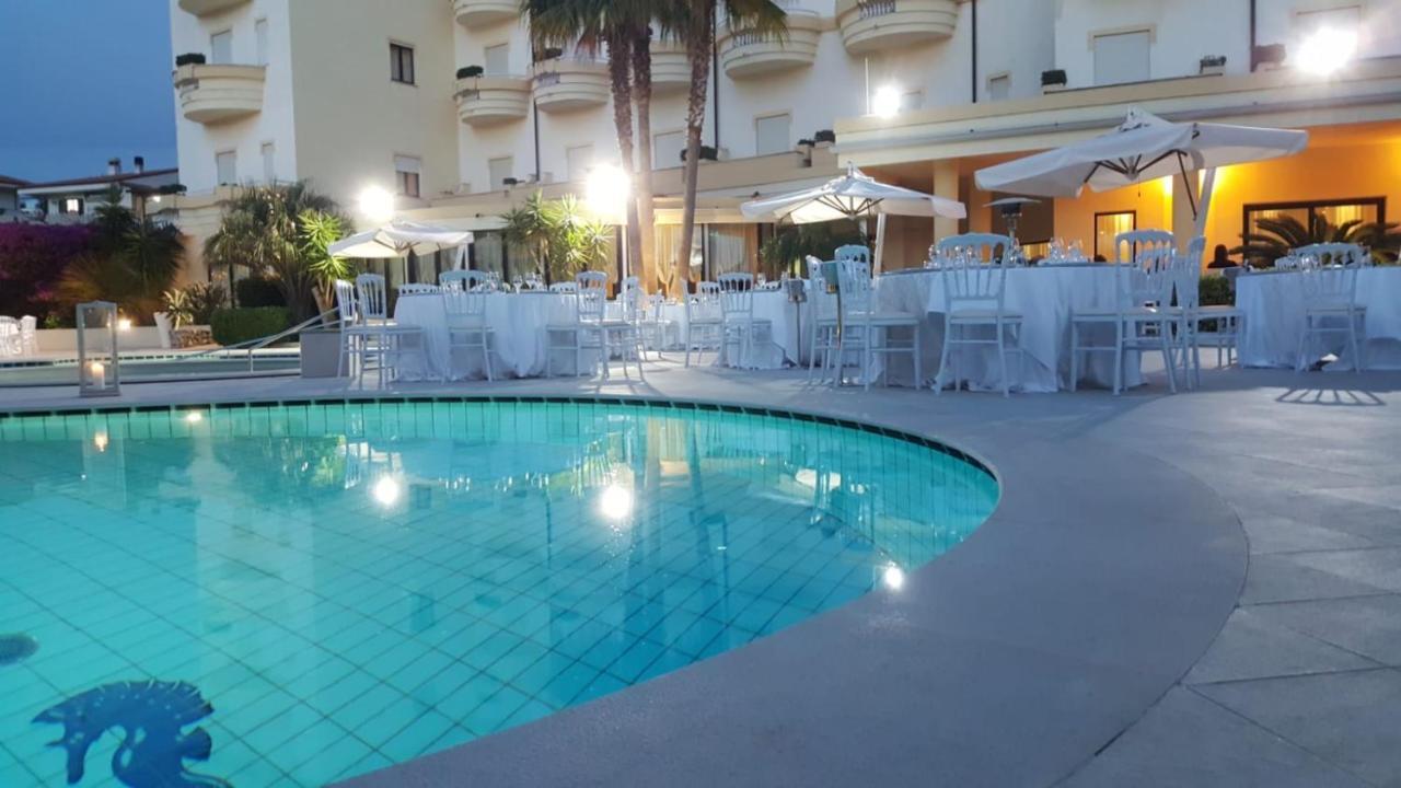 Sunshine Club Hotel Centro Benessere Ricadi Exterior photo